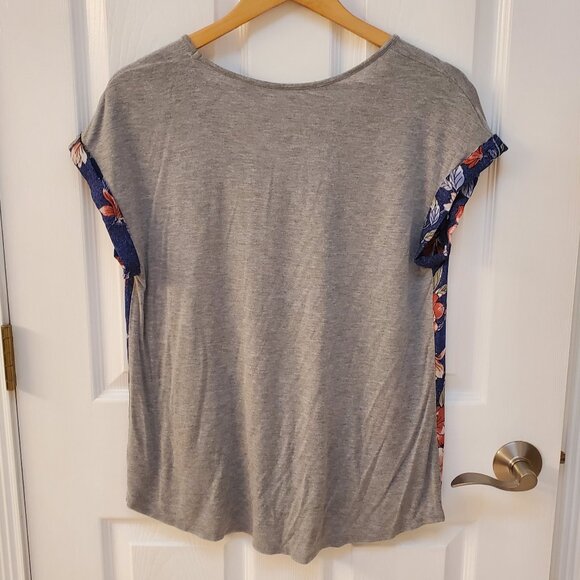 Fortune + Ivy Floral Mixed Material Top Blue with flowers and grey back Size Med - Picture 6 of 6